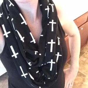 Cross infinity scarf